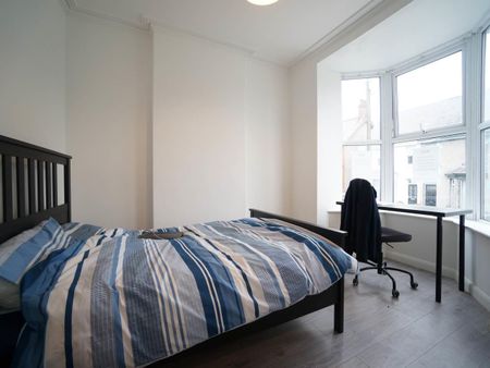 93 Caernarfon Road - Photo 2