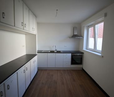 Een woning met 4 slaapkamers, autostaanplaats en stadskoer. - Foto 1