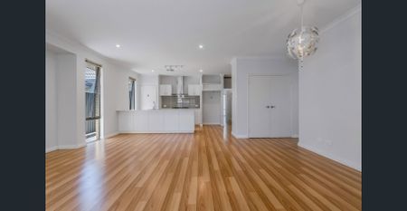 IDEAL FAMILY LIVING IN A PRIME LOCATION - Photo 2