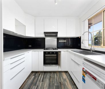 Immaculately Presented Villa in Boutique Complex - Photo 5