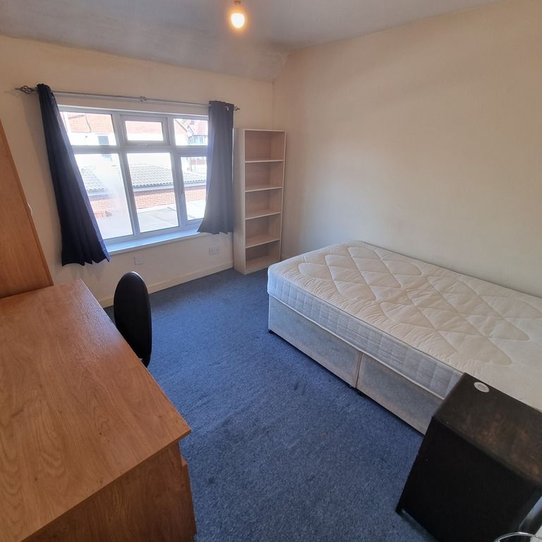 5 Bed Student Accommodation - Photo 1