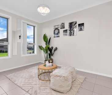 7 Pleasance Street, Box Hill NSW 2765 - House For Rent | Domain - Photo 4