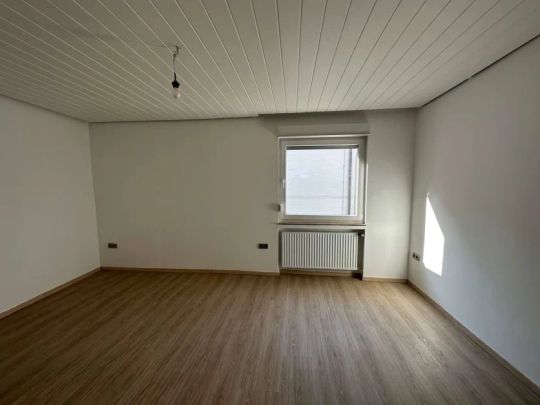 Ihr neues IMMOBILIEN QUARTIER:Großzügige & sanierte 2-Zi.Whg sucht langfristgen Mieter - Photo 1