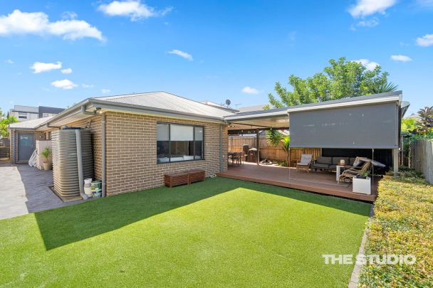 “Stunning Single-Level Home” - Photo 1