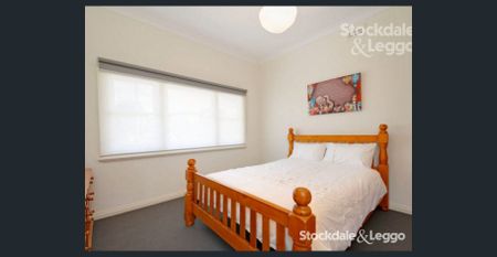 Stylish 2 Bed Home! - Photo 2