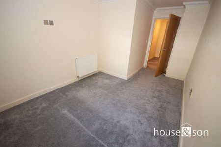 Queens Park Avenue, BH8 - Photo 3