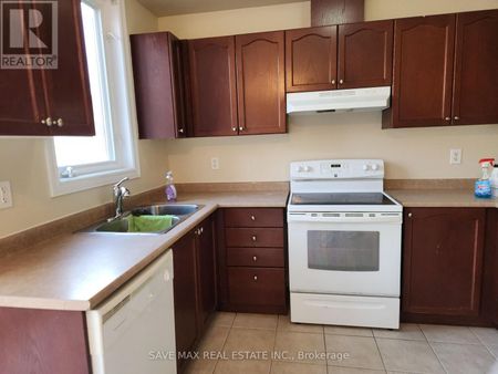 For Lease - 39 Frostbite Lane, Brampton, Ontario - Photo 5