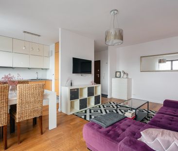 Jasne i przestronne 2 pokoje blisko stacji metra - Photo 2