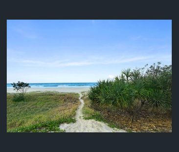 SPACIOUS BEACHFRONT LIVING - Photo 3