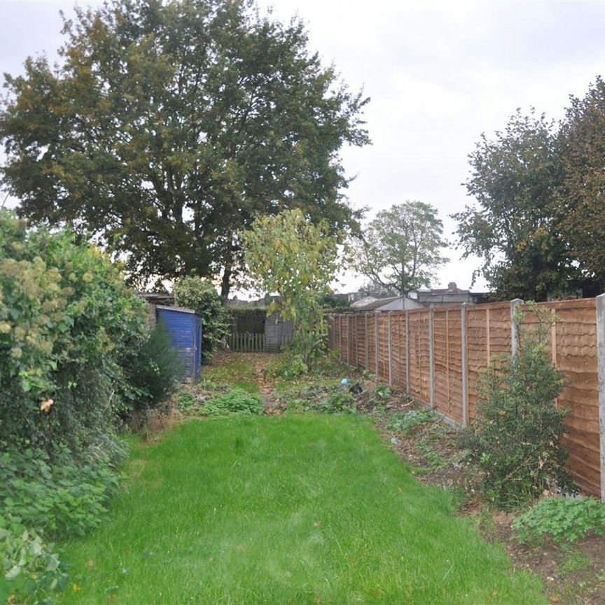 Terraced House to rent on - Photo 1
