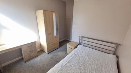 5 bedroom terraced house to rent - Photo 4