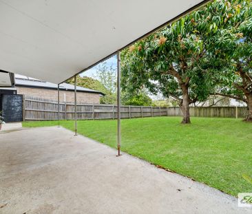 Spacious Family Home with Modern Amenities and Ample Outdoor Space - Photo 5