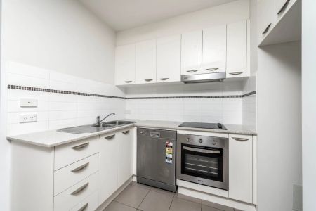 Stylish One-Bedroom Apartment in Prime Bruce Location - Photo 4