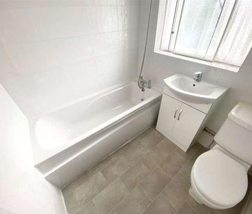 Barkham Road, Wokingham, Berkshire, RG41 - Photo 3