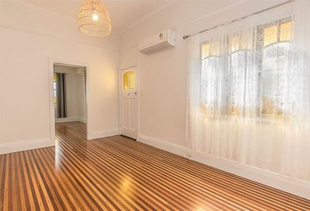 1 BEDROOM 1 BATHROOM HOME IN HYDE PARK - Photo 2