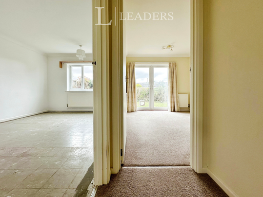 2 bedroom bungalow to rent - Photo 1