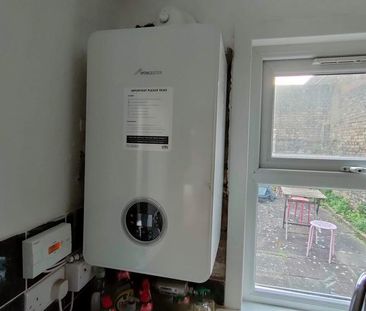 House of multiple occupation to rent - Photo 1