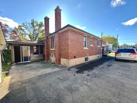 For Lease - 6376 Carlton Avenue, Niagara Falls, Ontario - Photo 2