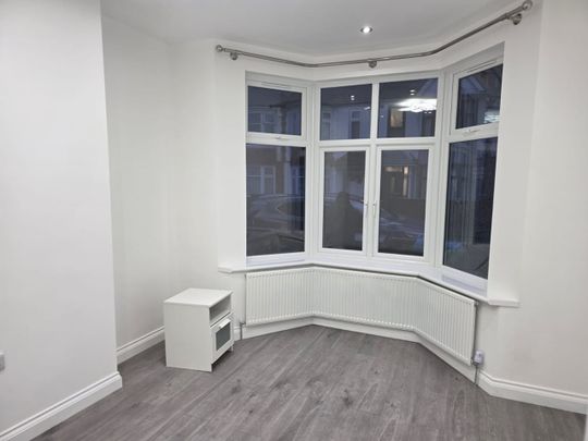 1 Bed Flat, Westbury Road, HA0 - Photo 1