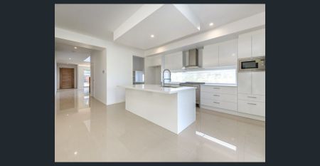 Massive and Modern Five Bedroom Waterfront Marvel - Hope Island - Photo 5