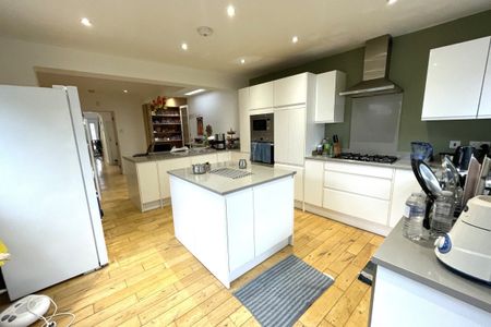 Ridgehurst Avenue - Photo 2