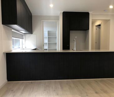 IMPRESSIVE FAMILY LIVING WITH SPACE, STYLE & EXCEPTIONAL ENTERTAINING - Photo 6