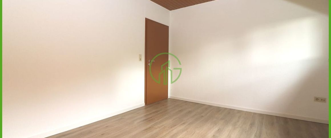 # ESCHWEILER-OST # Wohnoase im Dachgeschoss. Bezugsfertige 4-Zimmer-Wohnung mit 100 m² und Garage. - Foto 1