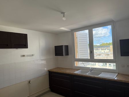 Location Appartement 4 pièces 82m² - Photo 4