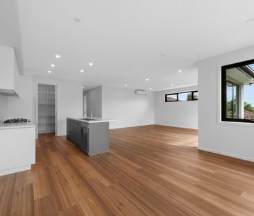 Luxury Townhouse in Prime Location - Photo 3