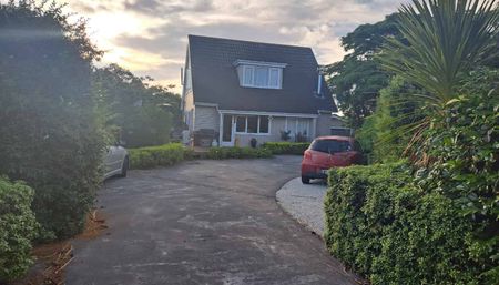 Family living in Frederick Street - Photo 2