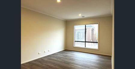 Explore a stunning new family residence in Orana Estate! - Photo 3