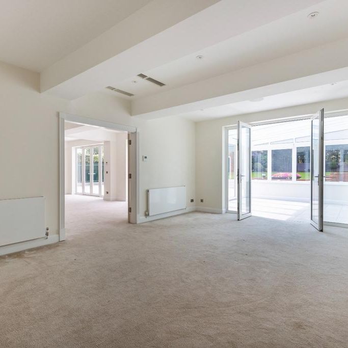 8 bedroom detached house to rent - Photo 1