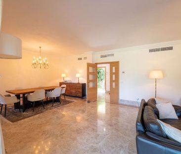 3 room luxury House for rent in Marbella, Andalusia - Photo 2