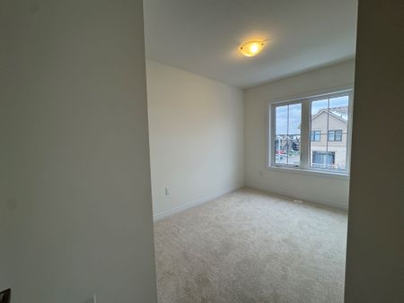 For Lease - 5 Lilac Lane, Thorold, Ontario - Photo 5