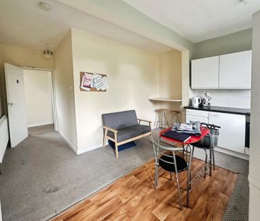 1 bedroom in a house share to rent - Photo 4