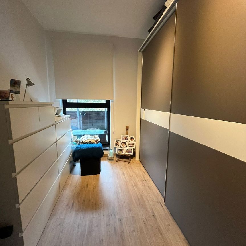 Modern twee slaapkamer appartement met autostaanplaats - Foto 1