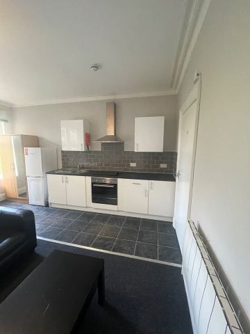 Studio Flat, Conference Rd, LS12 - Photo 3