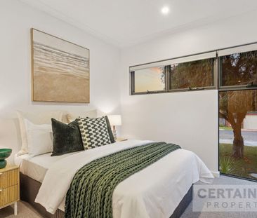 Sleek townhouse with unique modern finishes - Photo 6