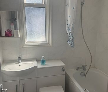 3 Bed Terraced House, Byron Road, E10 - Photo 2