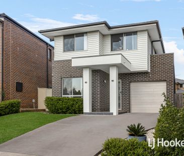 Stunning 4 Bedroom Home - Great Location! - Photo 1
