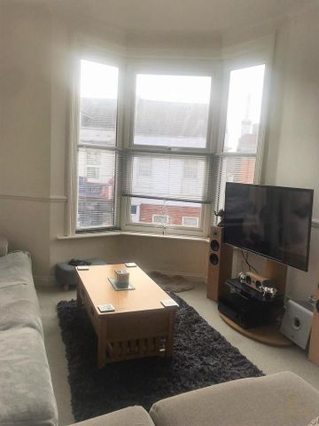 3 bedroom flat to rent - Photo 4