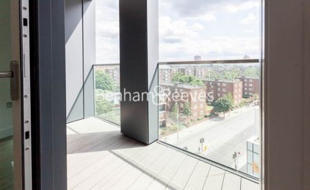 2 Bedroom flat to rent in Wandsworth Road, Nine Elms, SW8 - Photo 2