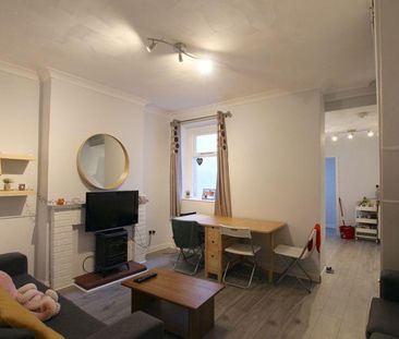 4 bedroom terraced house to rent - Photo 3