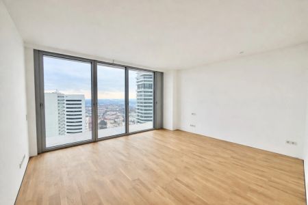 DC2 Tower: SKY RESIDENCES - Photo 2