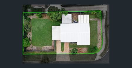 Large Backyard ! - Photo 3