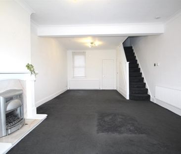 3 Bedroom House - Terraced To Let - Photo 2