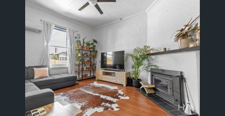 A Stylish Fusion of Character & Contemporary Ease - Photo 4