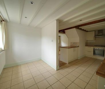2 bedroom end of terrace house to rent - Photo 2