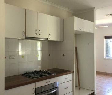 4 Bedroom, 2 Bathroom House in Larapinta with Outdoor Entertaining - Photo 3