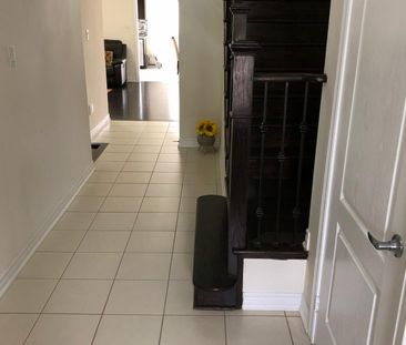 For Lease - 31 Banbridge Crescent, Brampton, Ontario - Photo 4